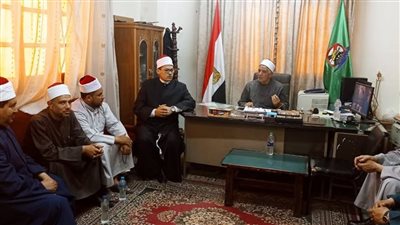 وكيل أوقاف الفيوم يجتمع بالمفتشين ومديري إدارات أبشواي والعجميين
