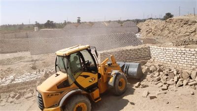 إزالة 16 حالة تعد بالبناء المخالف على أراضي أملاك الدولة والزراعية بقنا