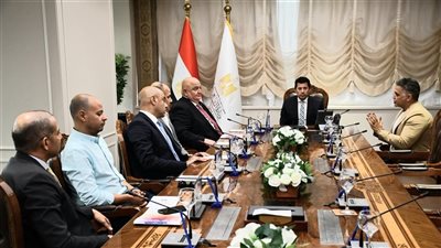 وزير الشباب والرياضة يناقش استعدادات تنفيذ مشروع 