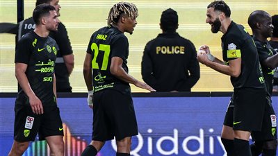 الاتحاد يقترب من اللقب .. ثلاثية نظيفة تضعه في صدارة الدوري السعودي