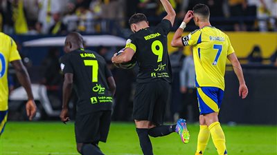 بنزيما يقترب من رونالدو.. صراع الهدافين ناري في الدوري السعودي