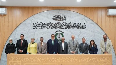 رئيس الاعتماد والرقابة الصحية يبحث استعداد محافظة شمال سيناء للتأمين الشامل