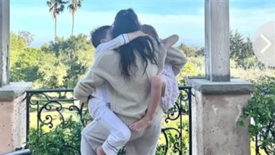 عيد أم مختلف.. ميجان ماركل تنشر صورة مؤثرة مع أبنائها والأمير هاري