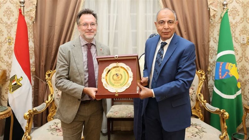 السفير الكندي ومحافظ