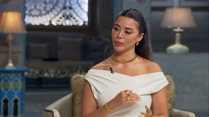الفنانة يارا السكري