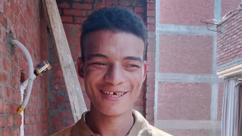 منصور عامل بناء كفيف
