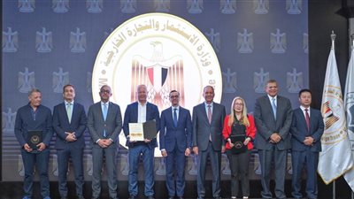 وزير الاستثمار يسلم 6 رخص ذهبية جديدة لعدد من المشروعات الاستثمارية