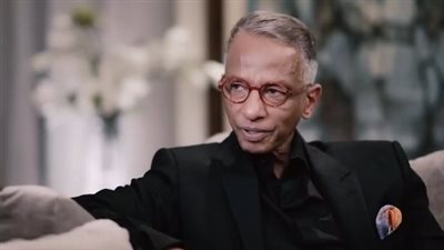 ياسين السقا يحيي ذكرى جده خبير التجميل محمد الصغير : ربنا يرحمك يا حبيبي