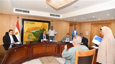 «دعم وتمكين».. محافظ الفيوم يوجه بتوفير مساعدات ومشروعات صغيرة للأولى بالرعاية