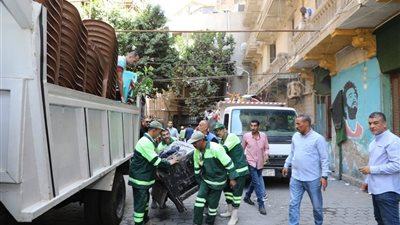 محافظ القاهرة يقود حملة لرفع الإشغالات وغلق المقاهي المخالفة 