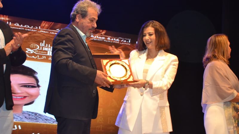 تكريم غادة جبار
