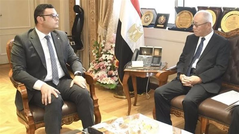 وزير الإسكان يستقبل