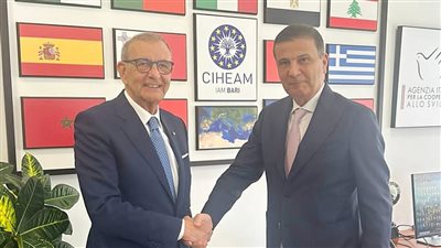 وزير الزراعة يبحث مع مدير معهد سيام باري التعاون في مجال البحث 