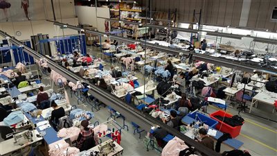 الغرف التجارية: توطين صناعة الملابس بالمنطقة الاقتصادية يسهم في خفض الاستيراد 