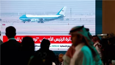 مقاتلات «إف-15» السعودية ترافق طائرة ترامب الرئاسية.. فيديو