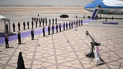 السجادة الأرجوانية لترامب في الرياض.. قصة اختيار السعودية لهذا اللون