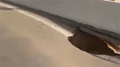 كارثة على الطريق.. انهيار جزئي في كوبري محور خزان أسوان ومصدر يكشف السبب