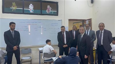 لتفقد سير الامتحانات.. سفير مصر فى الدوحة يزور المدرسة المصرية للغات