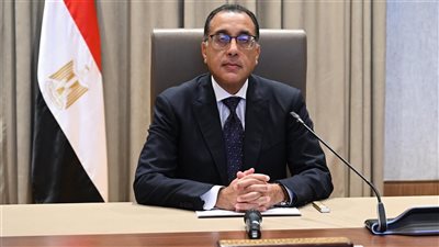 رئيس الوزراء يزور محطة توليد الكهرباء من الطاقة الشمسية بمنجم السكري