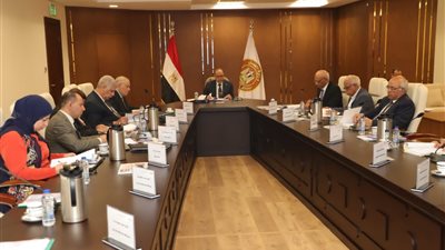 وزير العمل يترأس اجتماع مجلس إدارة صندوق إعانات الطوارئ للعمال