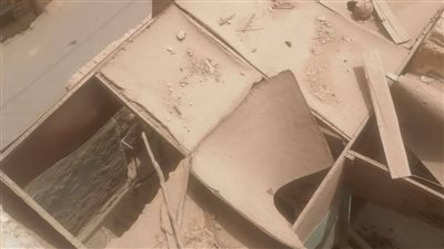 حفاظا علي حياة المواطنين.. إزالة منزل آيل للسقوط بالمعنا في قنا (صور)