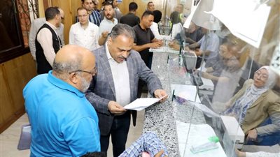 محافظ الشرقية يتابع سير العمل بالمركز التكنولوجي ويتفقد محيط الديوان العام