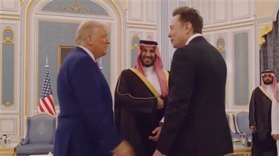 حديث جانبي يجمع بن سلمان وترامب وإيلون ماسك في قصر اليمامة | فيديو