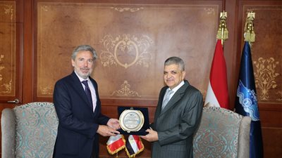 أسامة ربيع يبحث سبل التعاون المشترك مع السفير الإيطالي في مجال السياحة البحرية