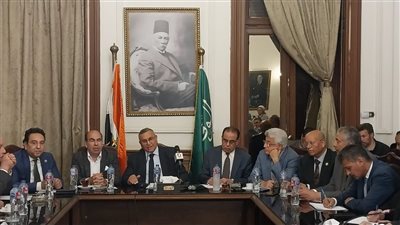 عبد العليم داود يمازح رئيس الوفد: عندك 5 عمارات إيجار قديم.. ويمامة يرد