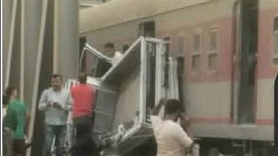 اصطدام قطار أبو زعبل بسيارة نصف نقل دون خسائر بشرية |صور