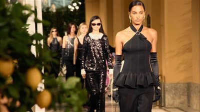 شانيل تقدم عرض أزياء مكرر لمجموعة كروز 2026 في سنغافورة 
