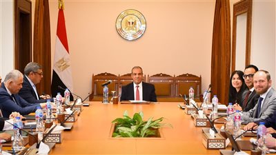 وزير الخارجية يستقبل وفدًا من مجموعة 