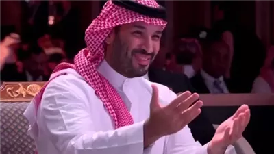 صفق بشدة.. ولي العهد السعودي يتفاعل بسعادة مع رفع العقوبات عن سوريا| فيديو
