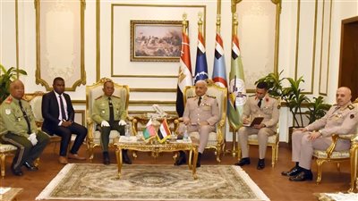القائد العام للقوات المسلحة يلتقي نظيره بدولة مدغشقر 