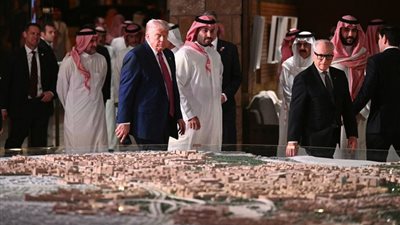 ترامب وبن سلمان يتجولان في «الدرعية» ويشاهدان «عرضة السامري» | فيديو