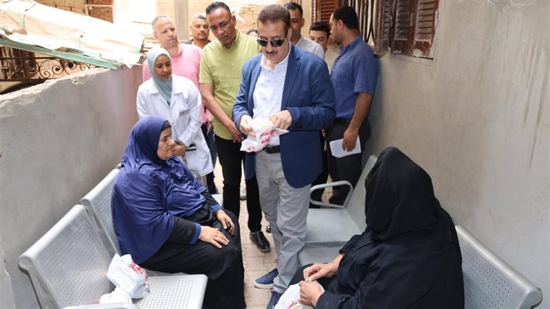 جانب من زيارة المحافظ