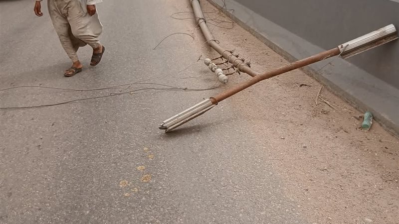 سقوط عامود إنارة