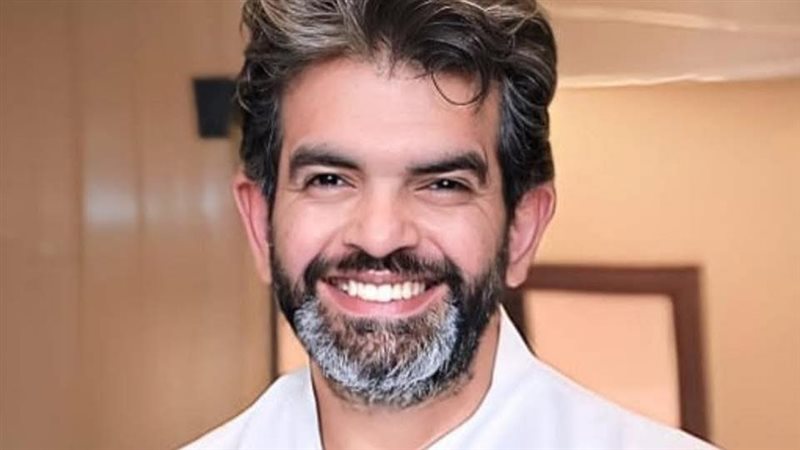 الكاتنب الصحفي احمد