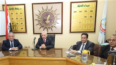 رئيس جامعة المنيا يناقش مع مجالس الكليات دعم مسيرة التحديث والتطوير