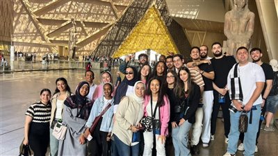 طلاب جامعة جزيرة الأمير إدوارد يناقشون أفكار تسويقية للمتحف المصري الكبير