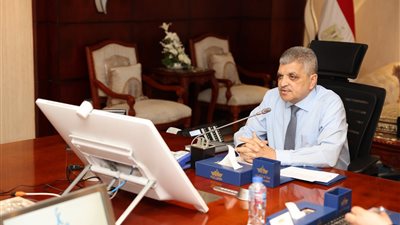 الفريق أسامة ربيع يلتقي وفد مجموعة ميرسك العالمية لبحث سبل التعاون