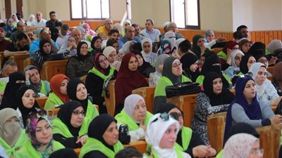 135 حاج.. الكاهن بندليمون يشارك في توزيع تأشيرات الحج بدمياط |صور