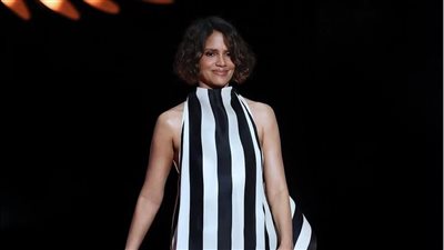 بعد قواعد اللباس.. هالي بيري تغير إطلالتها فى آخر لحظة بمهرجان 