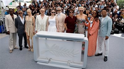  توم كروز يخضع لجلسة تصوير بمهرجان كان السينمائي قبل عرض فيلمه