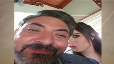 فتحي عبد الوهاب يكشف كواليس سيلفي الأنف الشهير (فيديو)