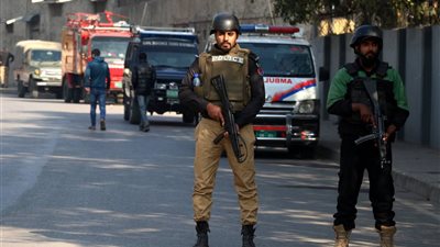 انفجار استهدف منزله.. مساعد رئيس الوزراء الباكستاني ينجو من محاولة اغتيال