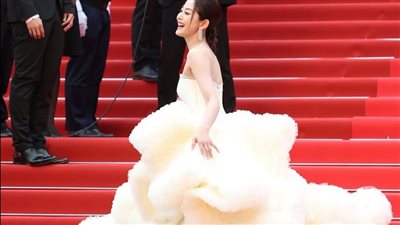 في مهرجان كان السينمائي .. نجمات كسرن قواعد اللباس واخترن إطلالات جريئة