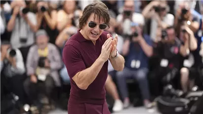 باللون البورجاندي..توم كروز يخطف الأضواء في عرض مثير لفيلمه الجديد بمهرجان كان