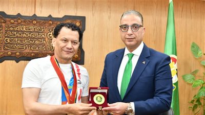 محافظ الفيوم يكرّم عدداً من الرموز الأوليمبية لمساهمتهم في رفع اسم مصر |صور