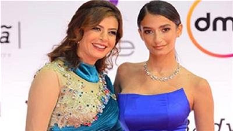 منال سلامة وابنتها